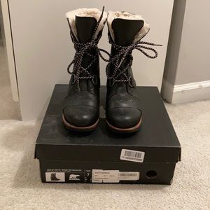 Beautiful Sorel Joan of Arctic Wedge Mid Shearling Black, Ancient Fossil size 7